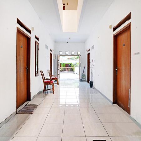 Oyo 1932 Srimahi Residence Bandung Buitenkant foto