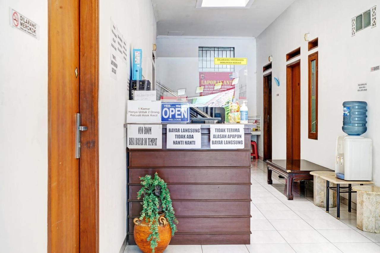 Oyo 1932 Srimahi Residence Bandung Buitenkant foto