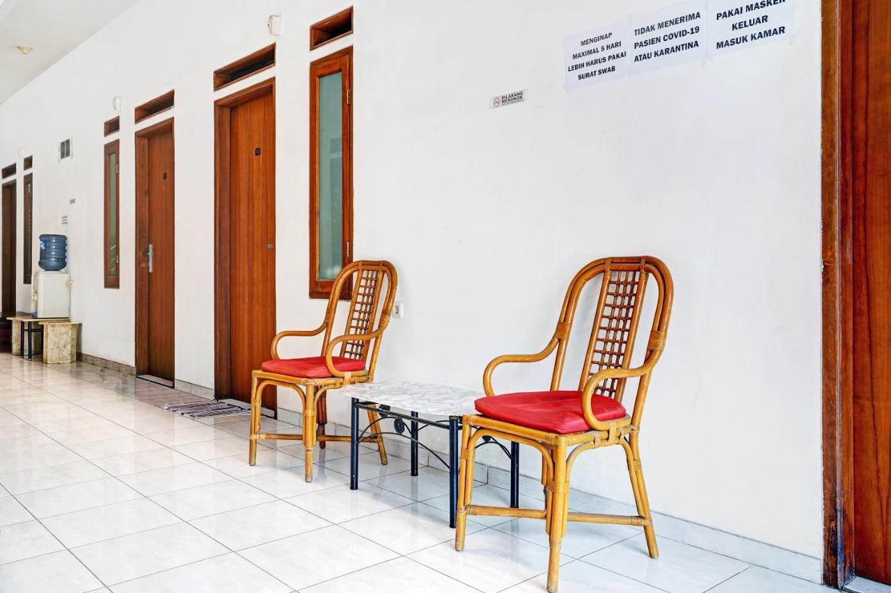 Oyo 1932 Srimahi Residence Bandung Buitenkant foto