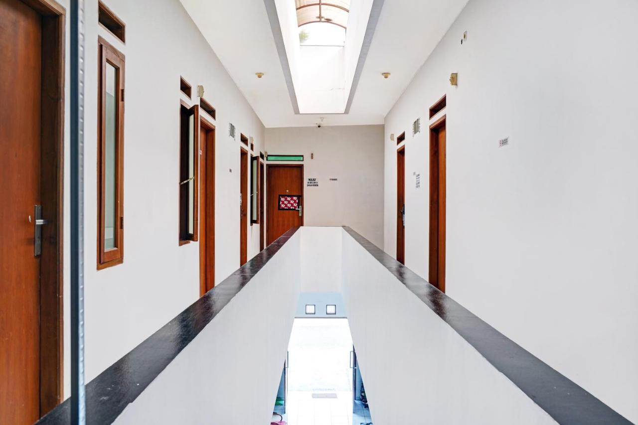 Oyo 1932 Srimahi Residence Bandung Buitenkant foto