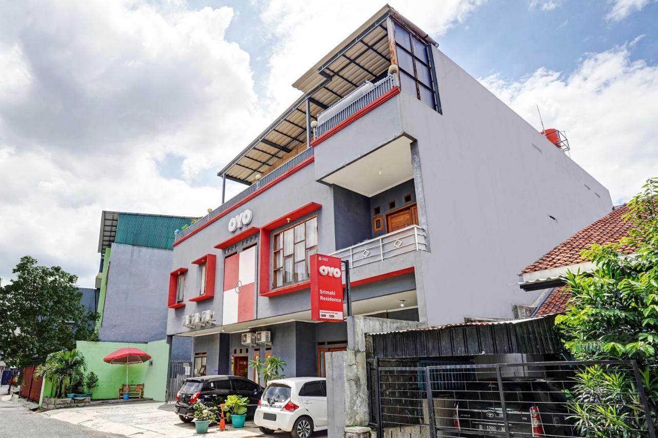 Oyo 1932 Srimahi Residence Bandung Buitenkant foto