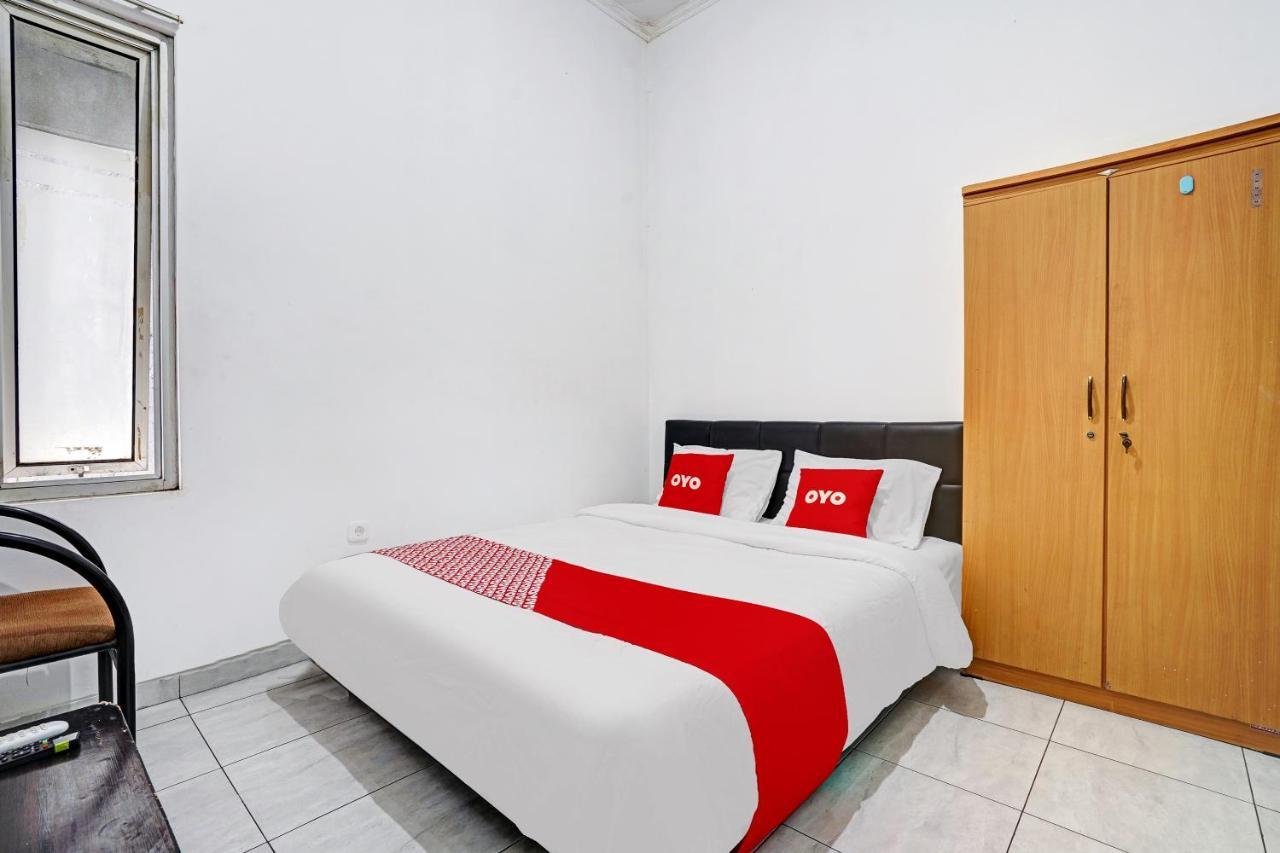 Oyo 1932 Srimahi Residence Bandung Buitenkant foto