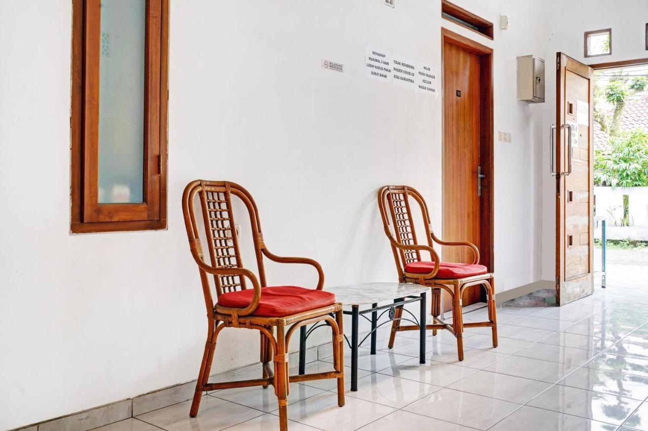 Oyo 1932 Srimahi Residence Bandung Buitenkant foto