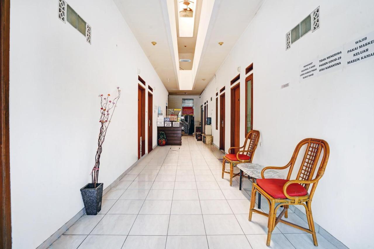 Oyo 1932 Srimahi Residence Bandung Buitenkant foto