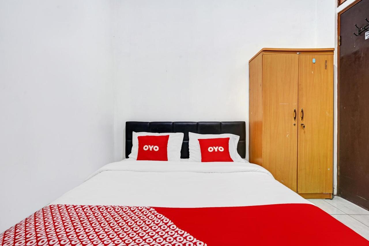 Oyo 1932 Srimahi Residence Bandung Buitenkant foto