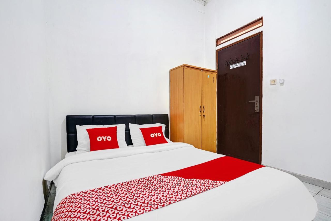 Oyo 1932 Srimahi Residence Bandung Buitenkant foto
